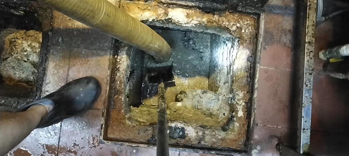 西湖污水池清理一般都有毒气，怎么预防中毒呢？
